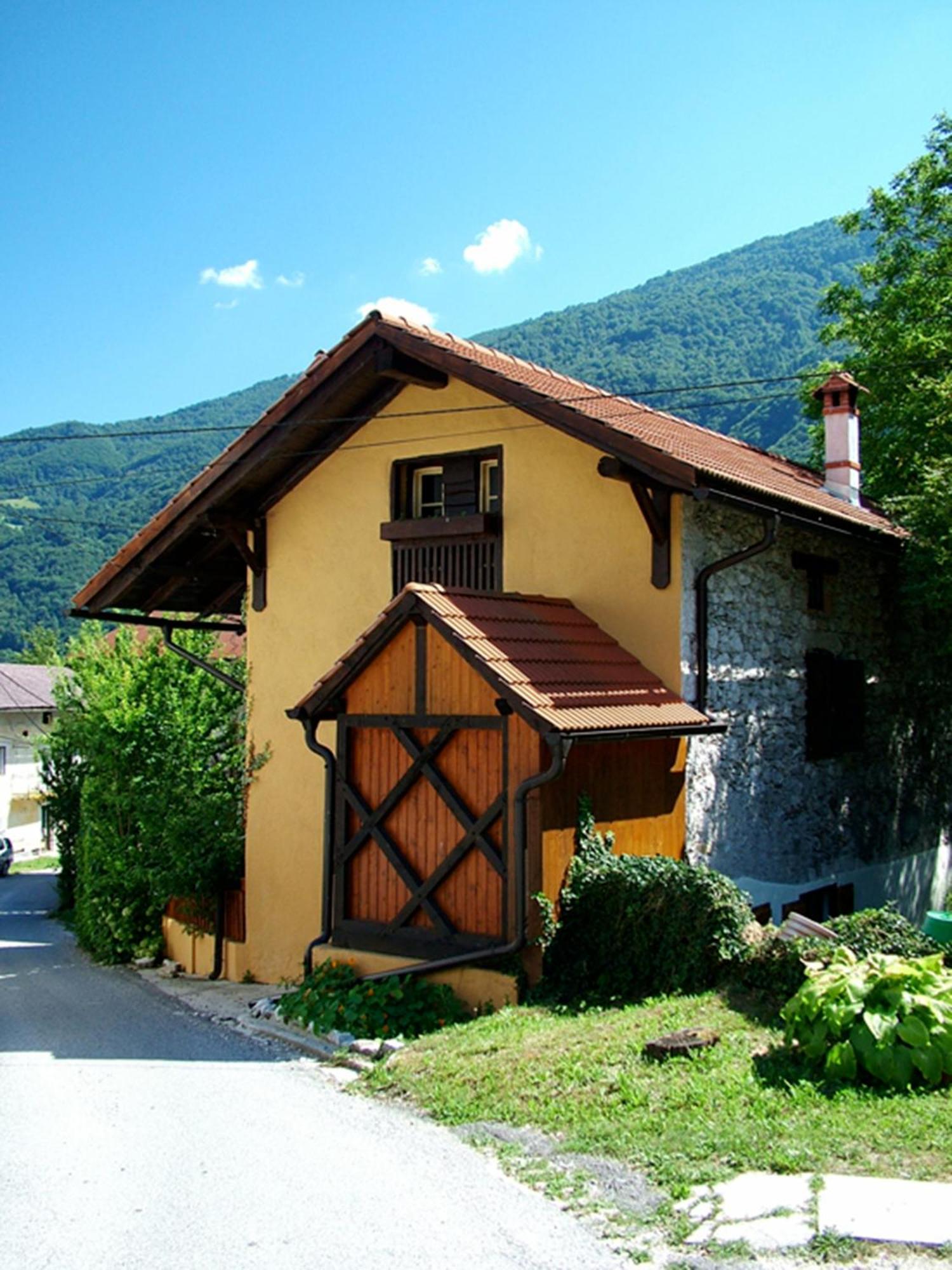 Holiday Home Katric Kamno Exterior photo
