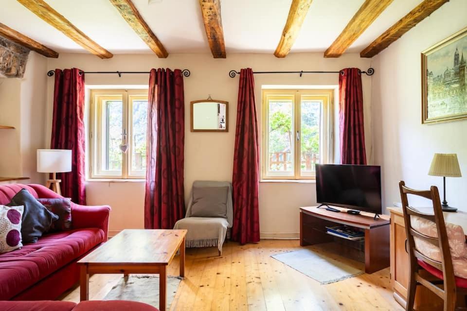Holiday Home Katric Kamno Exterior photo