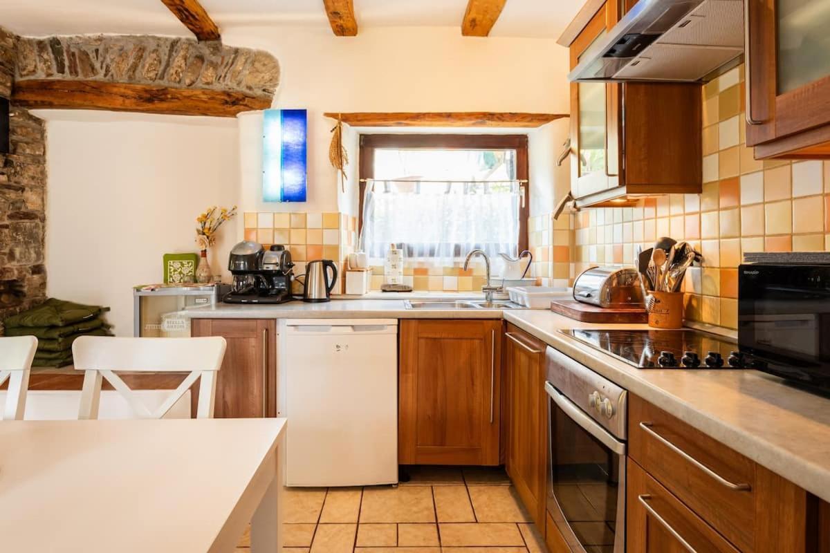 Holiday Home Katric Kamno Exterior photo